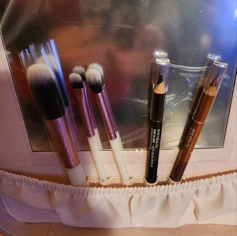 Make up - Picture 2 of 4